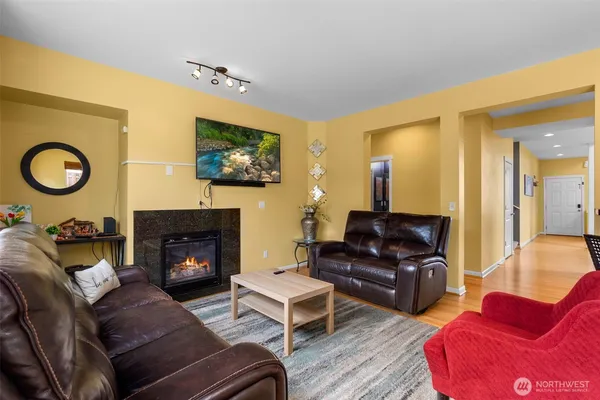 $749,999 | 2203 164th Ave Court East, Lake Tapps, WA 98391