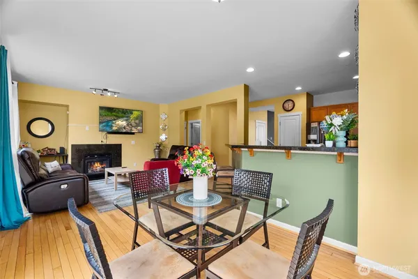 $749,999 | 2203 164th Ave Court East, Lake Tapps, WA 98391