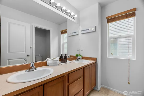 $749,999 | 2203 164th Ave Court East, Lake Tapps, WA 98391