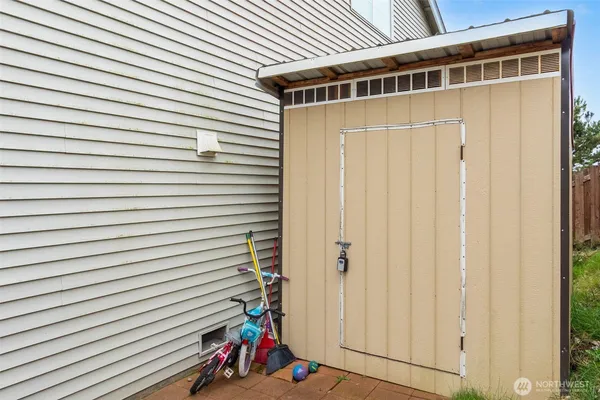 $749,999 | 2203 164th Ave Court East, Lake Tapps, WA 98391