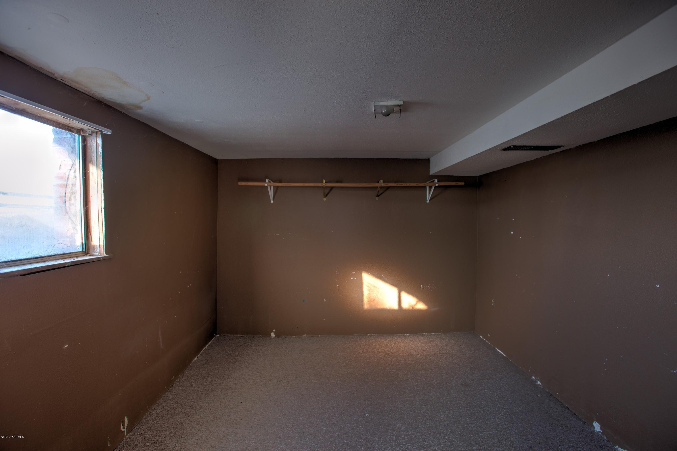 2771 Fordyce Road Sunnyside, WA 98944 - Photo 13 of 21 a view of empty room