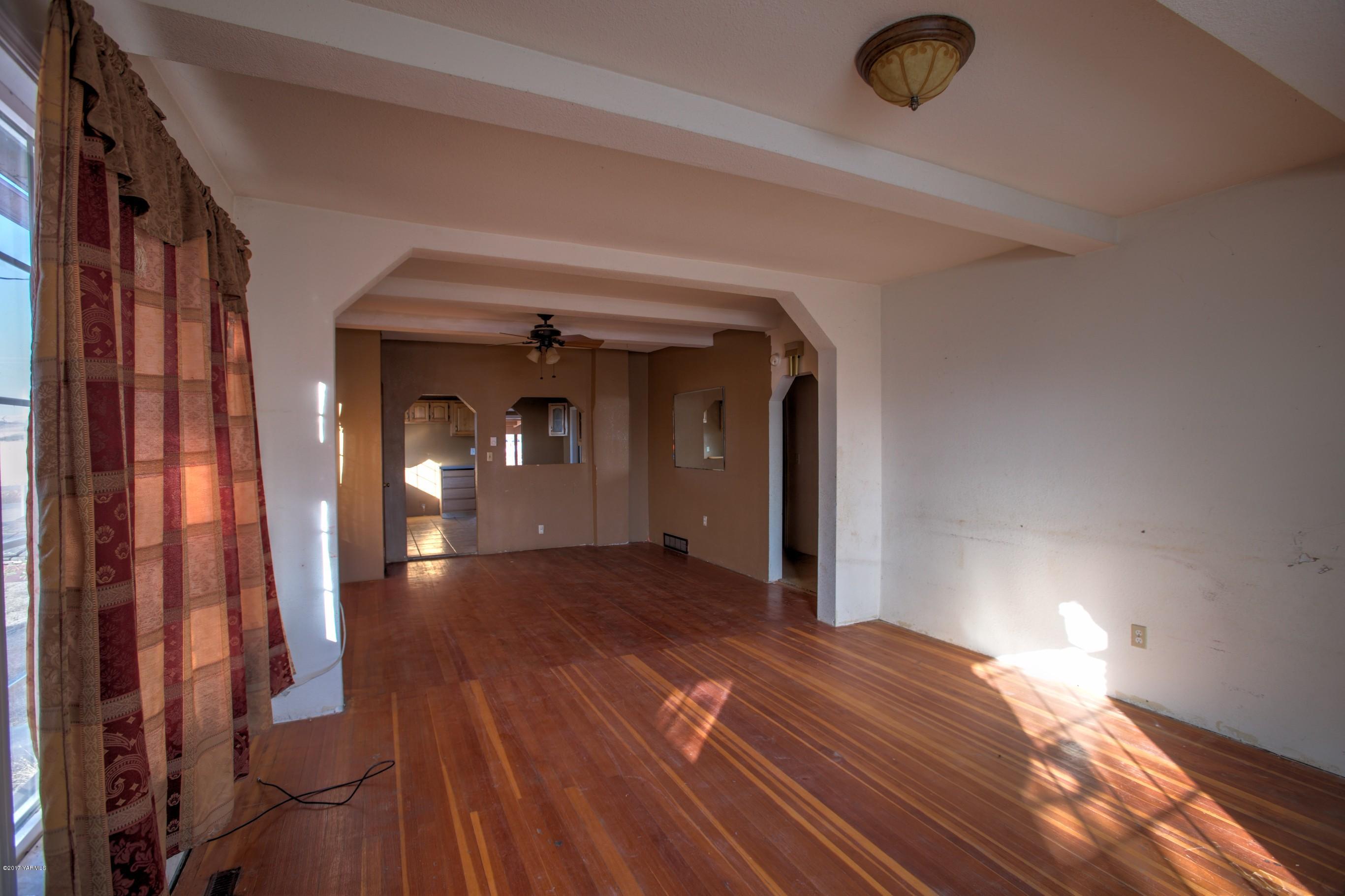 2771 Fordyce Road Sunnyside, WA 98944 - Photo 7 of 21 a view of a room with wooden floor