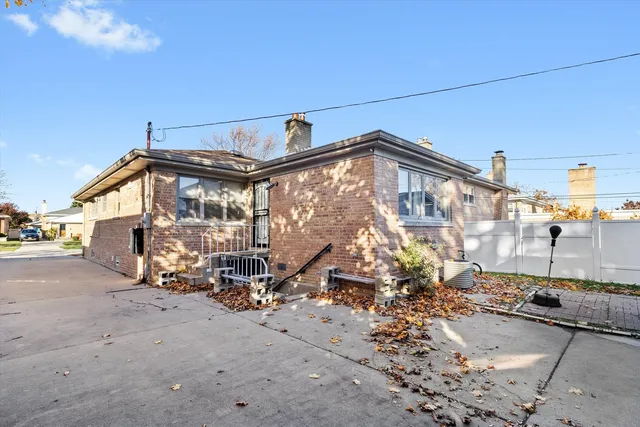 $560,000 | 8653 North Merrill Street, Niles, IL 60714