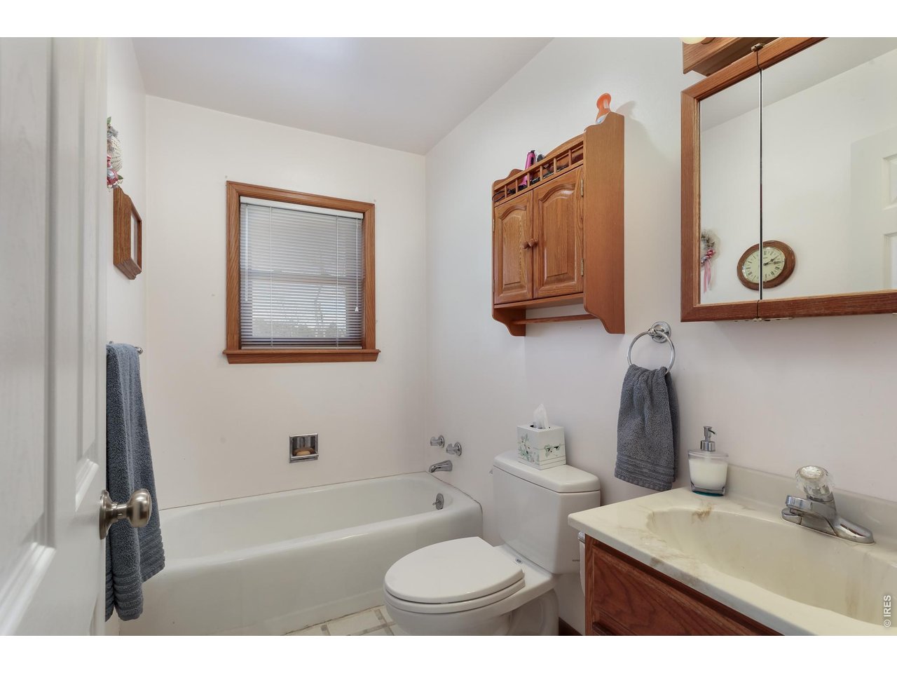 11818 Kenosha Road Longmont, CO 80504 - Photo 28 of 43 Primary bedroom shared bathroom.