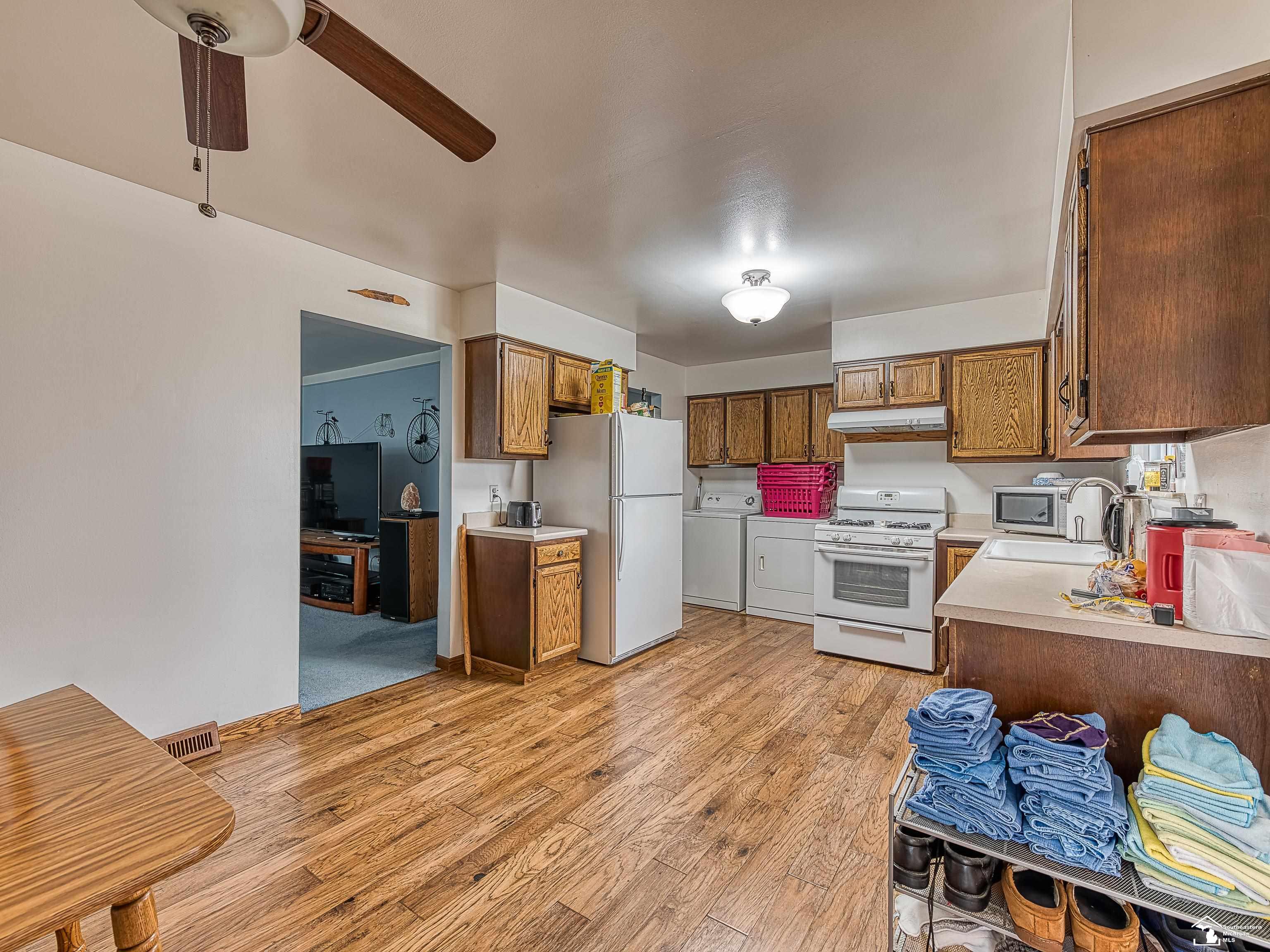 8494 Armstrong Road Newport, MI 48166 - Photo 5 of 40 50137614-6ddf776e-9c8c-433d-a9d7-b465b9976918.JPG
