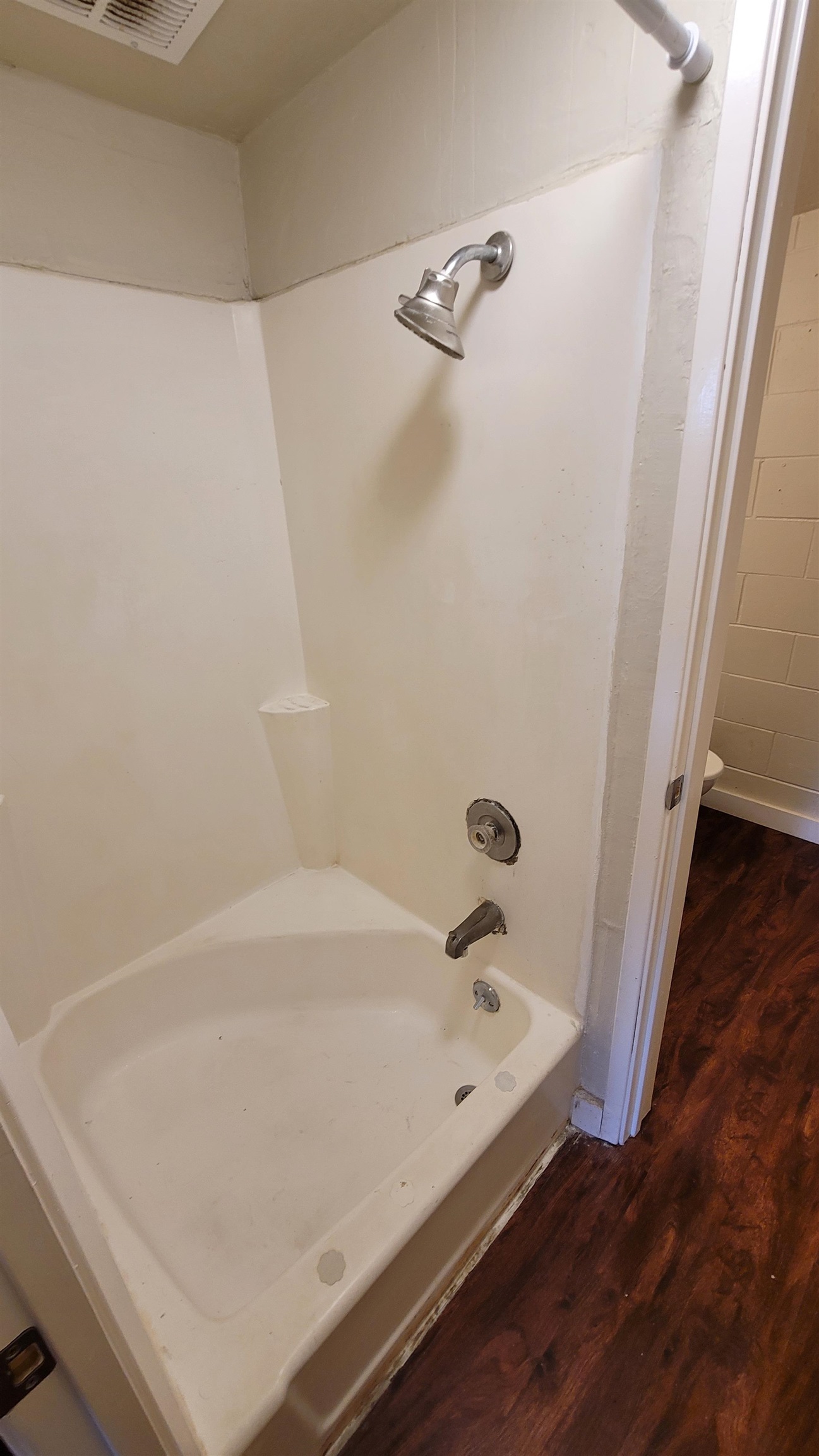 111 Kahului Beach Road, Unit B301 Kahului, HI 96732 - Photo 14 of 20 a bathroom with a tub and a shower