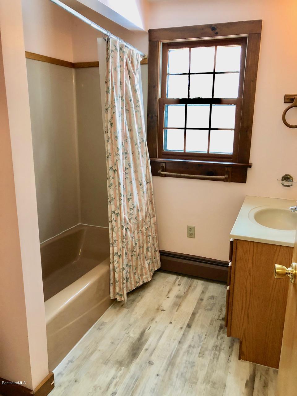 1600 Dublin Road Richmond, MA 01254 - Photo 19 of 19 2nd Floor Full Bath