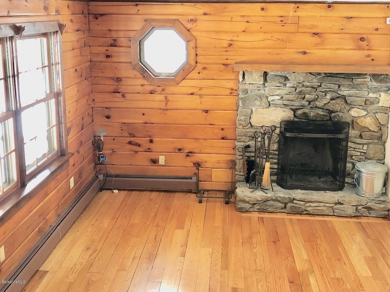 LR w:stone fireplace