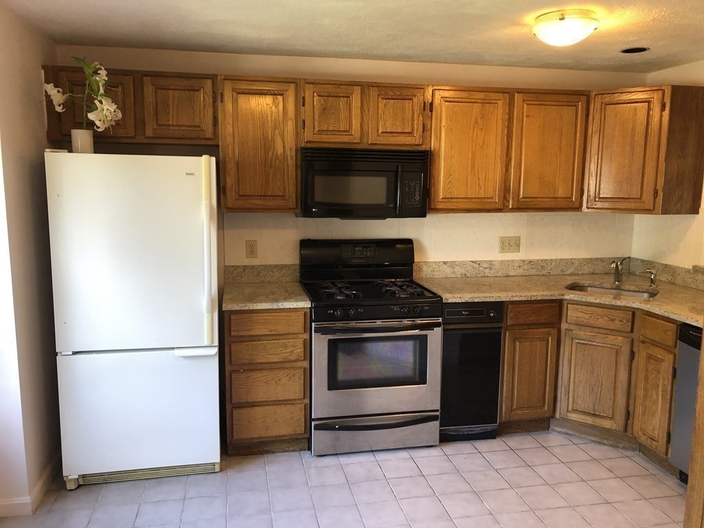 10 Deer Path, Unit 1 Maynard, MA 01754 - Photo 4 of 28 Gallery Image 4