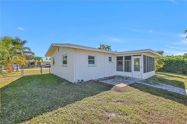 $419,000 | 2822 Bruce Street, Matlacha, FL 33993