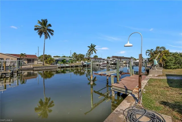 $419,000 | 2822 Bruce Street, Matlacha, FL 33993