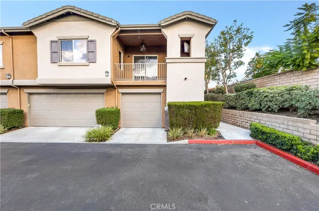 a front view of house with yard