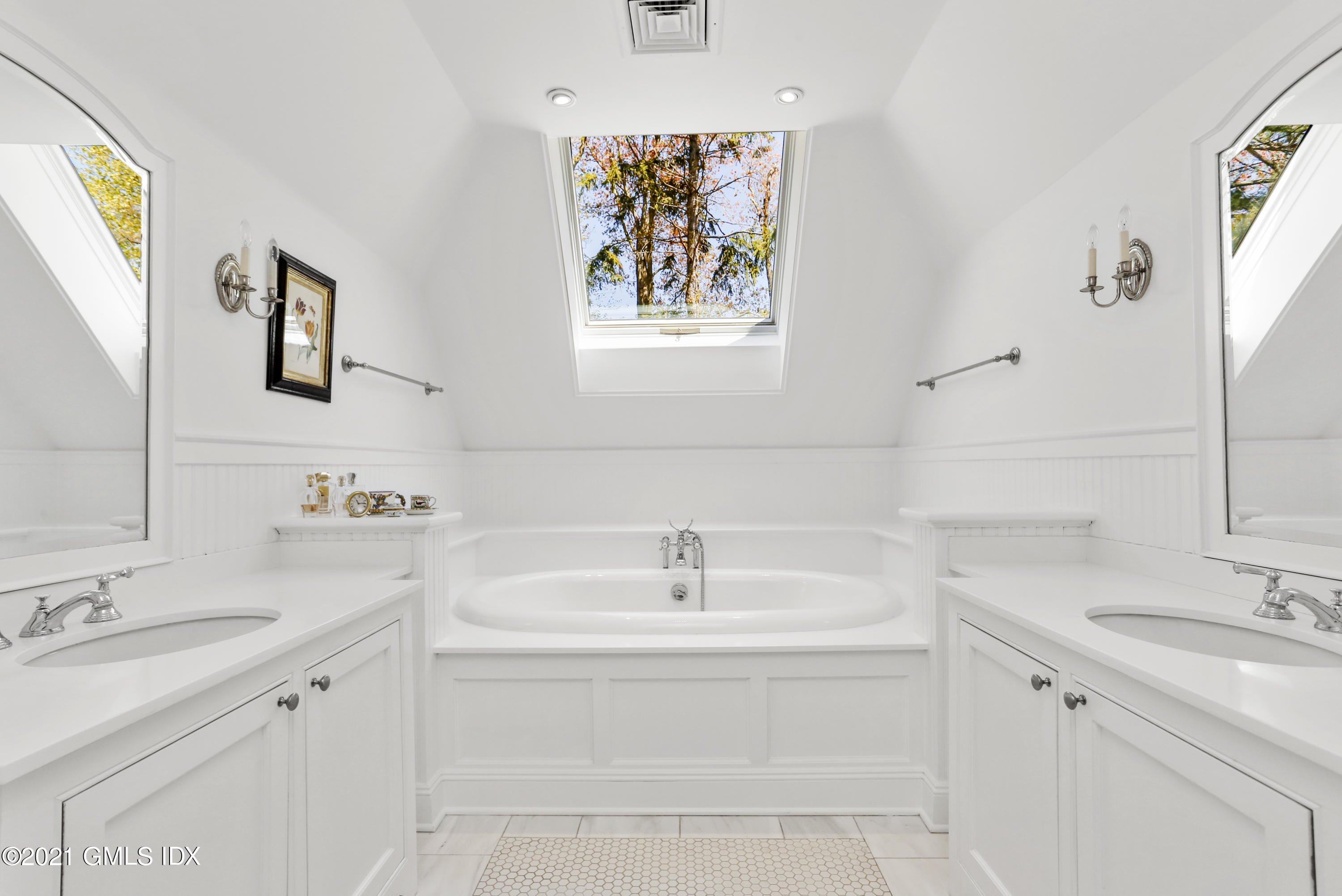 28 Wooddale Road Greenwich, CT 06830 - Photo 15 of 23 28 Wooddale Rd Greenwich CT-print-005-00