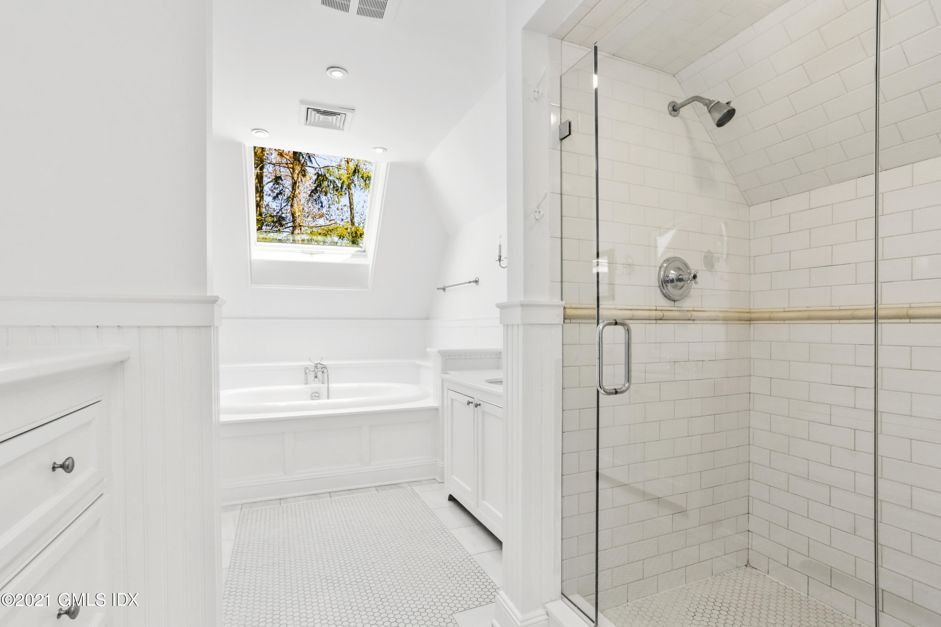 28 Wooddale Road Greenwich, CT 06830 - Photo 16 of 23 28 Wooddale Rd Greenwich CT-print-003-00
