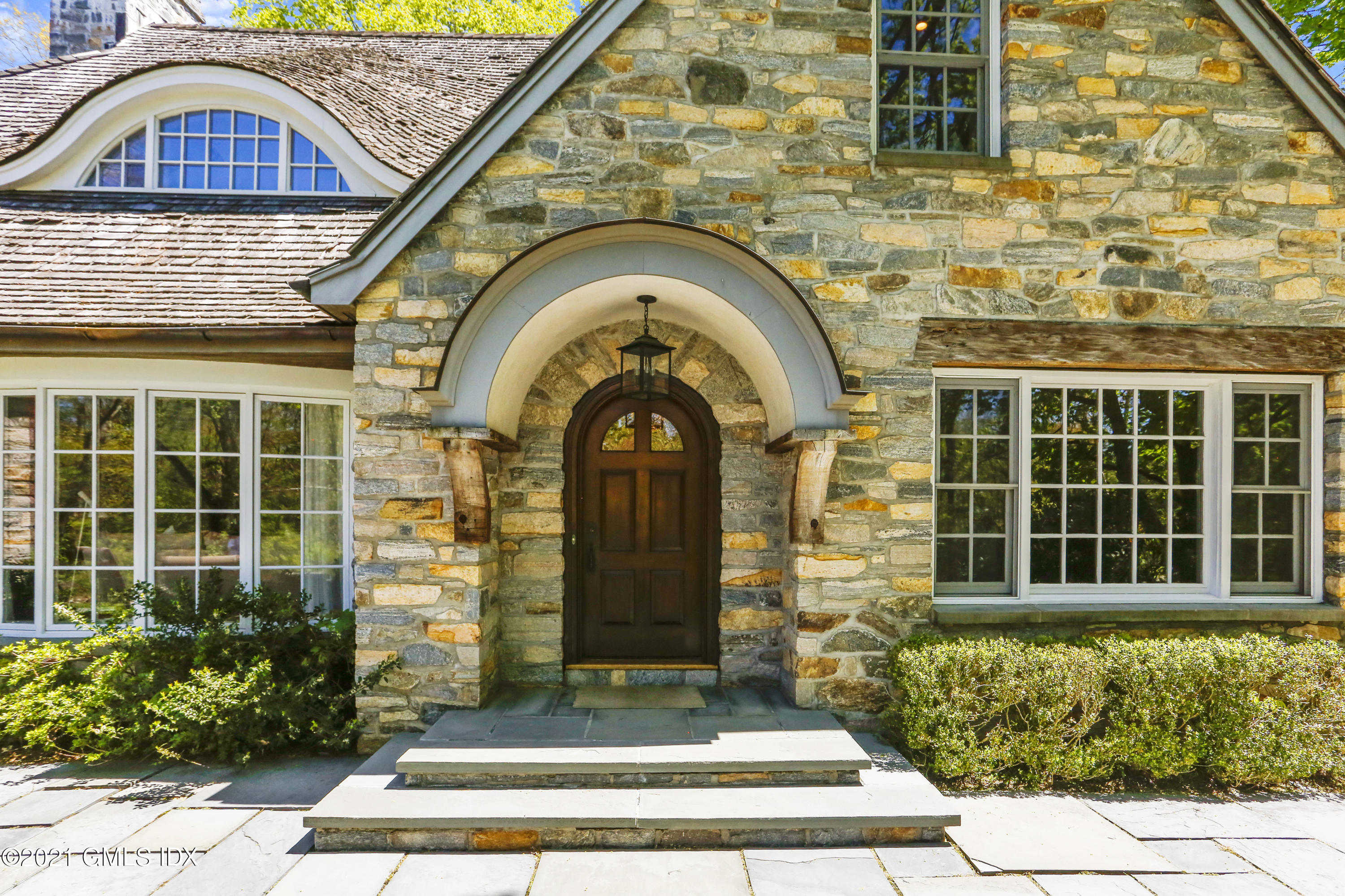 28 Wooddale Road Greenwich, CT 06830 - Photo 2 of 23 28 Wooddale Rd Greenwich CT-print-035-03