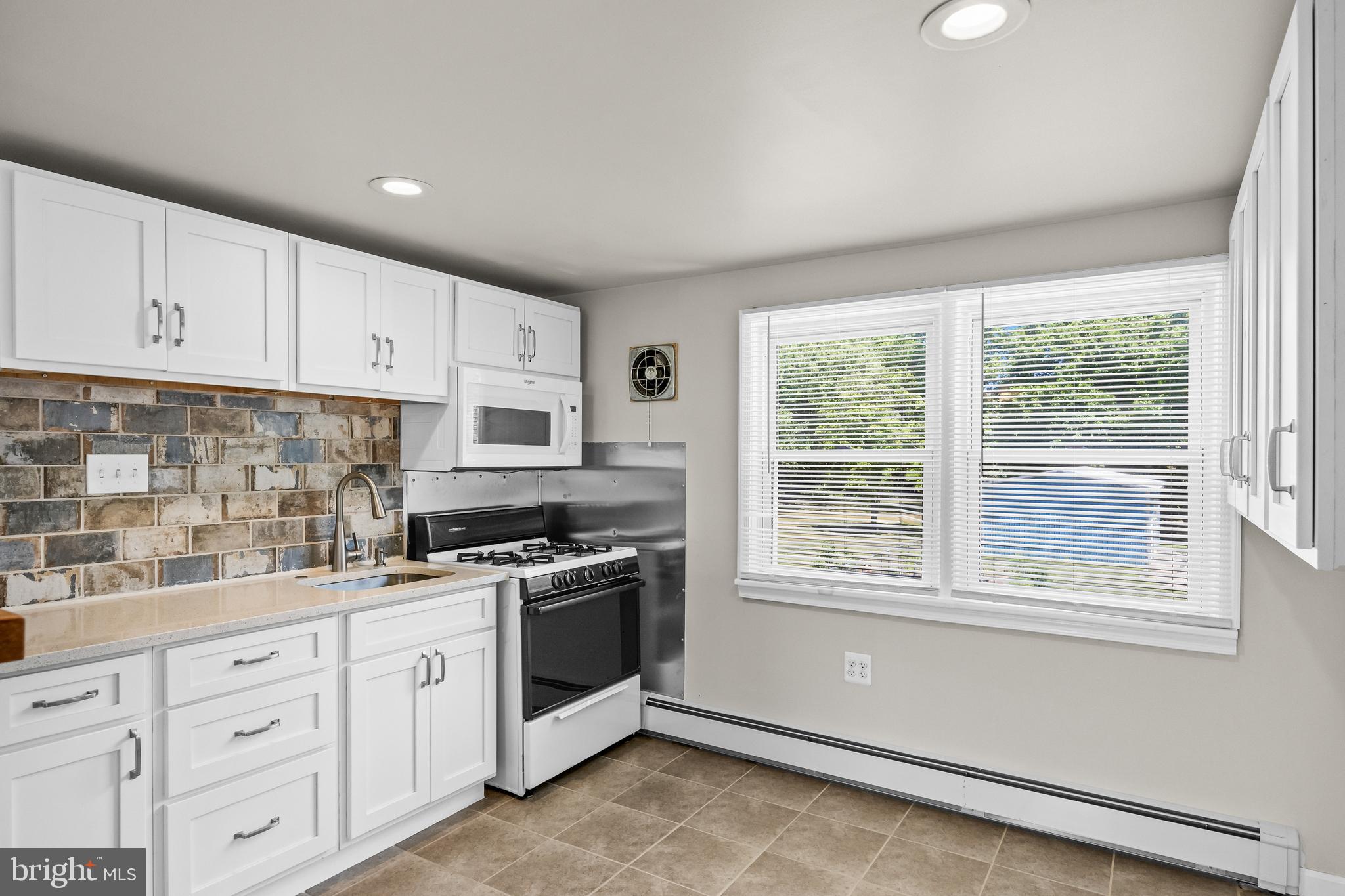 733 North Forklanding Road Maple Shade, NJ 08052 - Photo 11 of 21