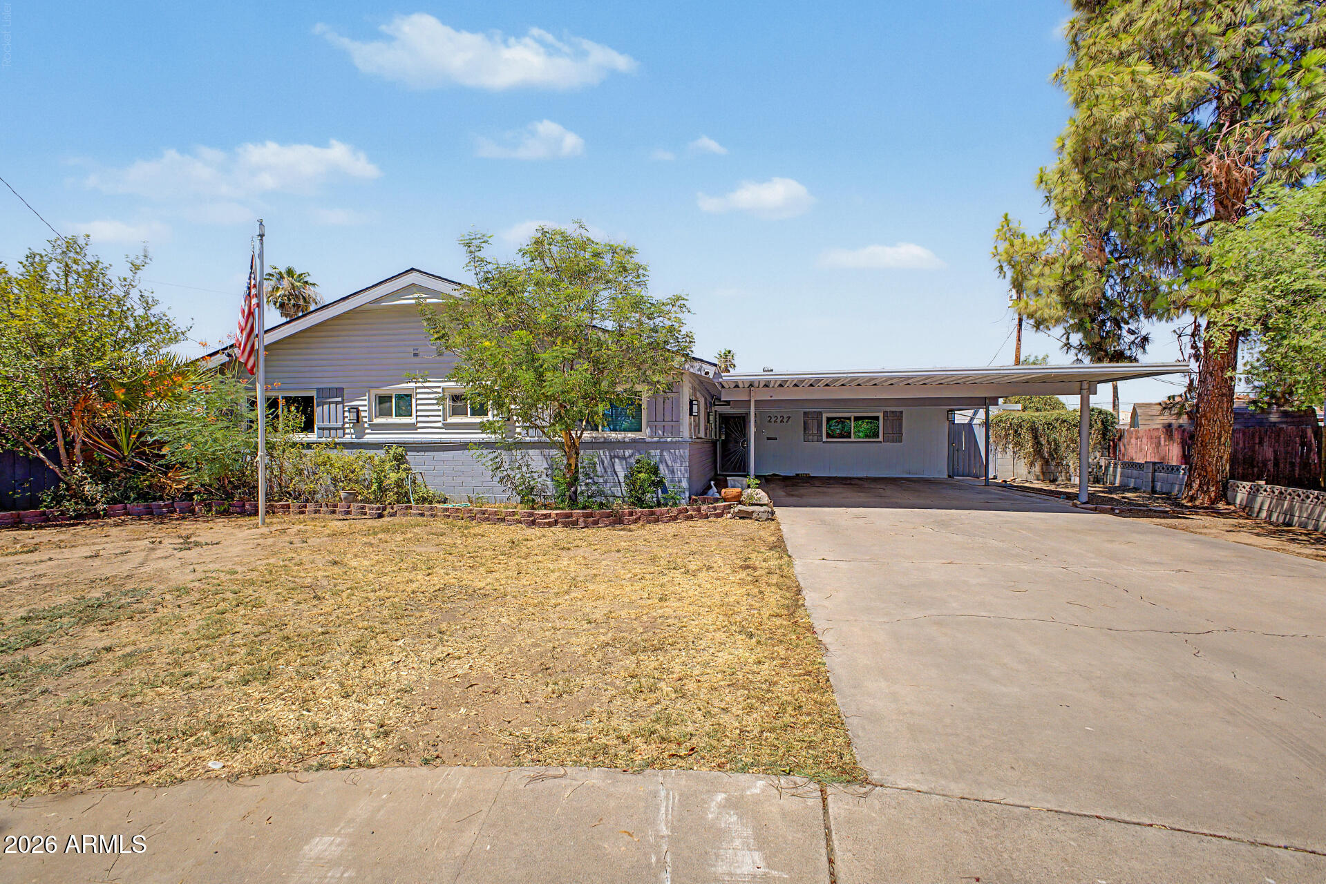 2227 West Rovey Avenue Phoenix, AZ 85015 - Photo 2 of 26 01 - Rovey