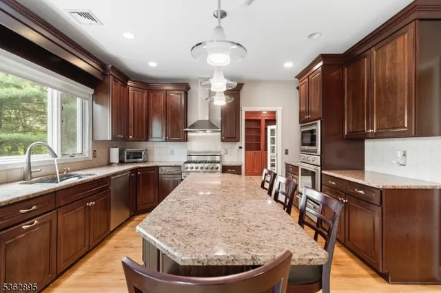 $1,200,000 | 20 Crestview Lane, Sparta, NJ 07871