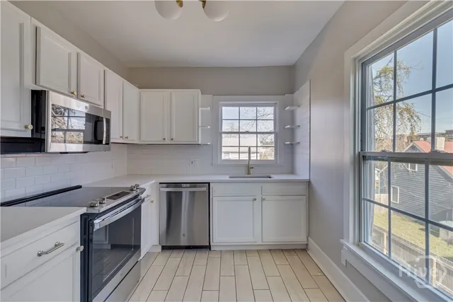 $2,150 | 516 1/2 East Jones Street, Savannah, GA 31401