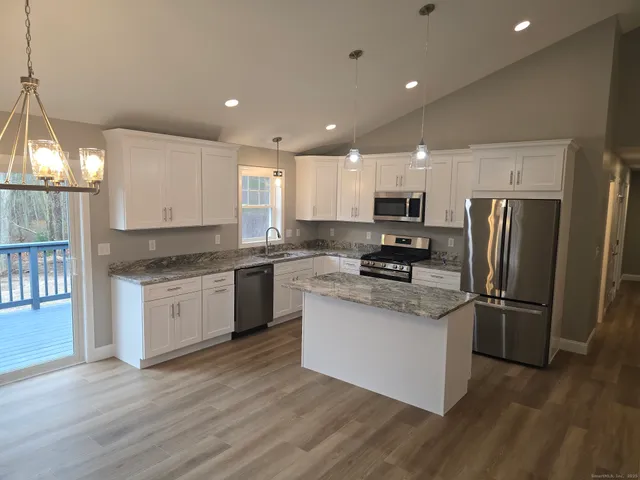 $569,900 | 67 Paradise Drive, Brooklyn, CT 06234