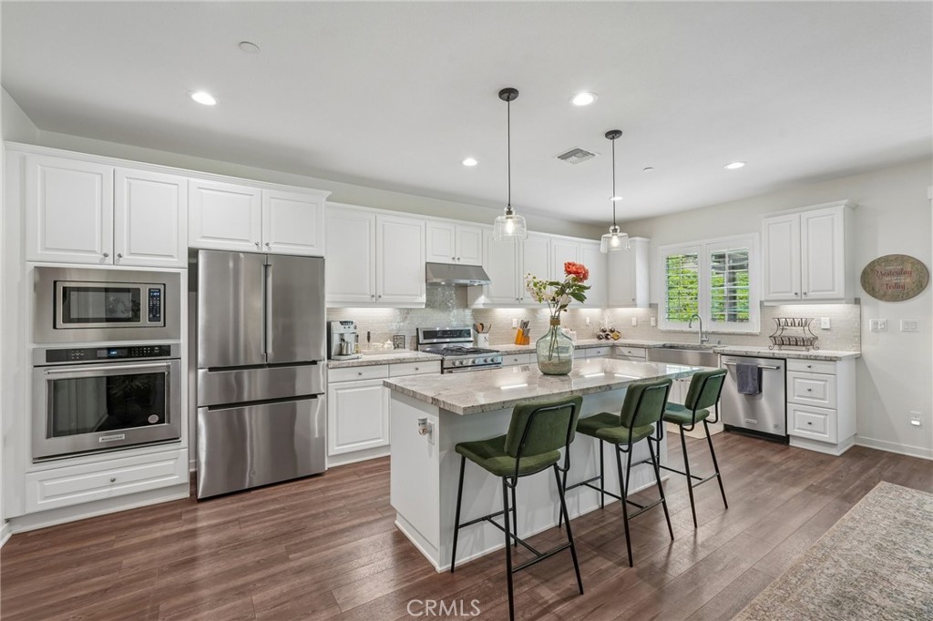 7846 Old Timber Court Riverside, CA 92507 - Photo 11 of 33 Kitchen