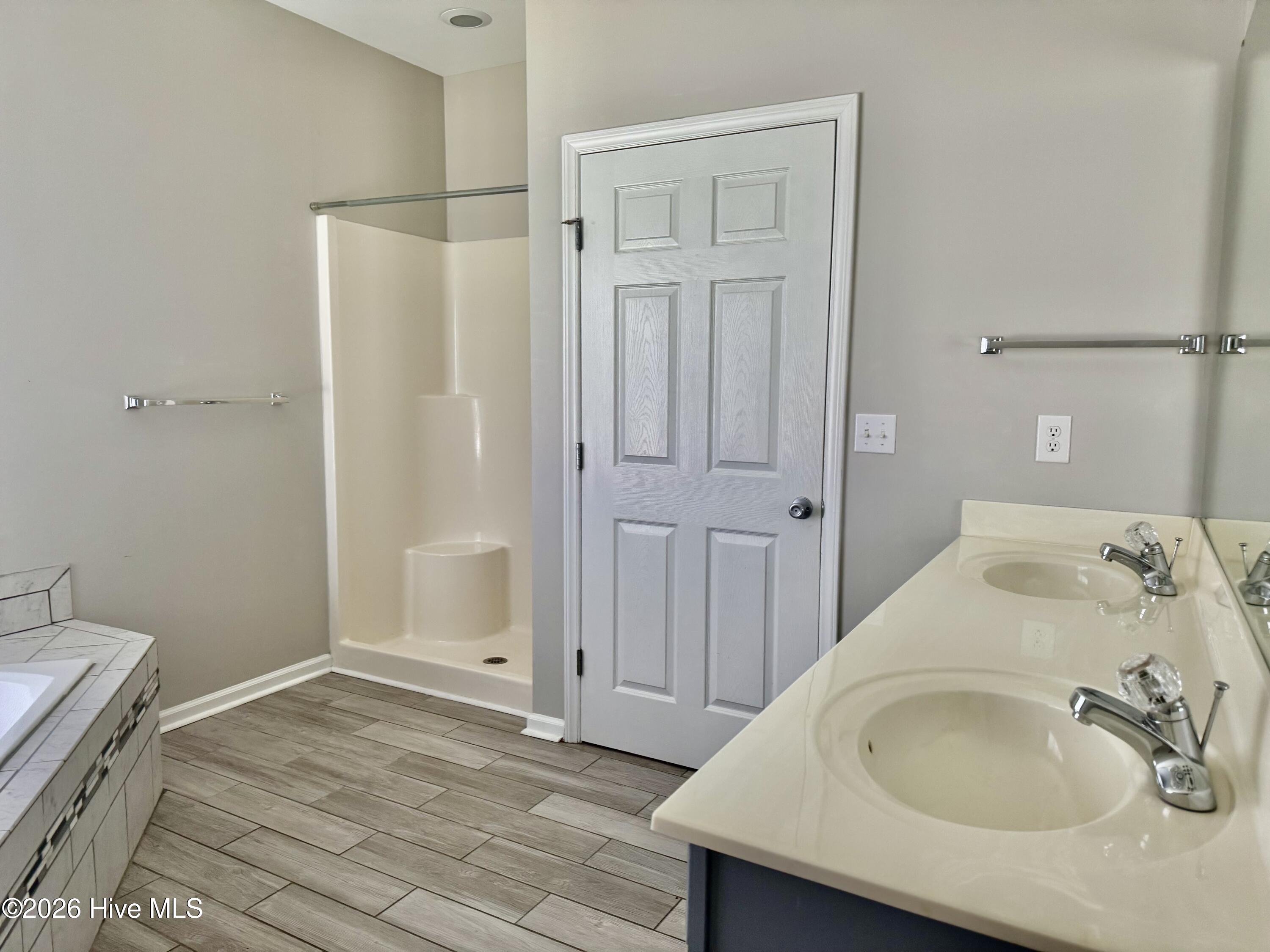 1137 Turtle Creek Road, Unit D Greenville, NC 27858 - Photo 20 of 30 IMG_2156