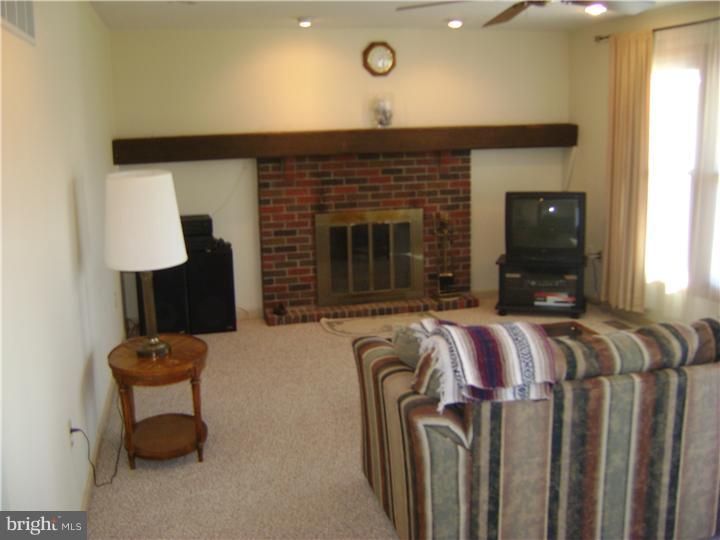 411 California Road Quakertown, PA 18951 - Photo 4 of 23 Great Room