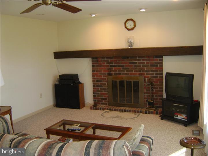 411 California Road Quakertown, PA 18951 - Photo 5 of 23 Great Room