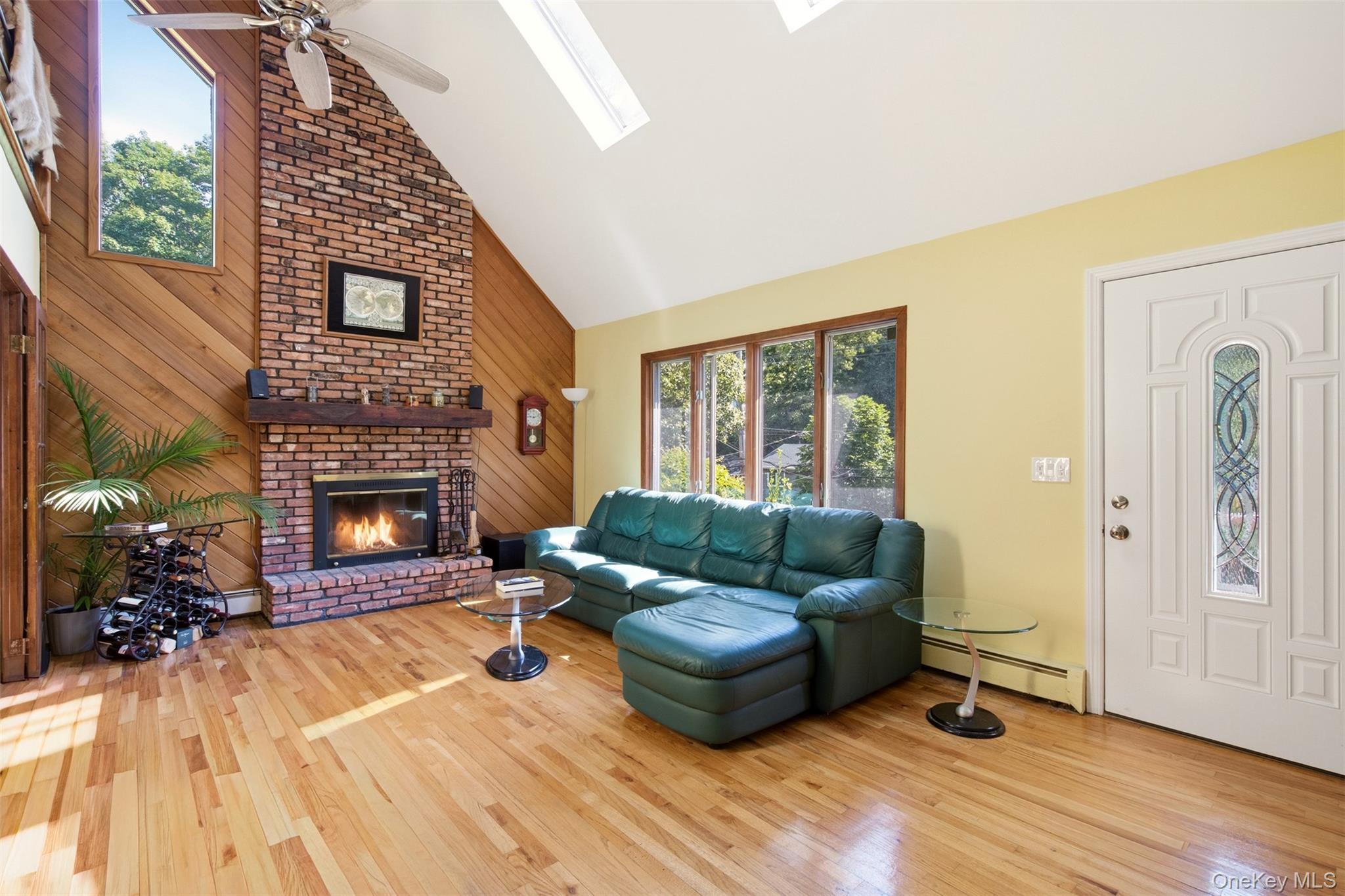 29 Vineyard Road Huntington, NY 11743 - Photo 3 of 35