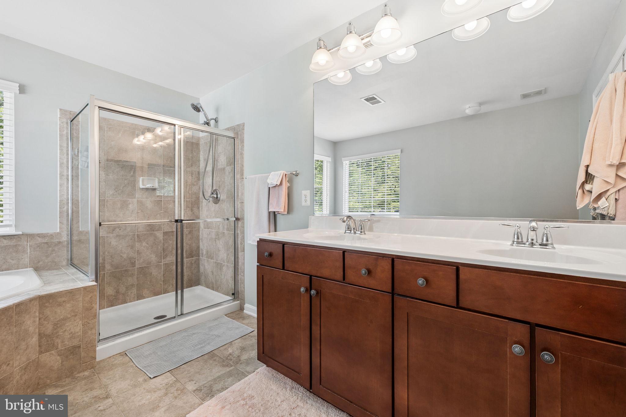5413 Loggerhead Place Woodbridge, VA 22193 - Photo 25 of 48 Primary Bathroom