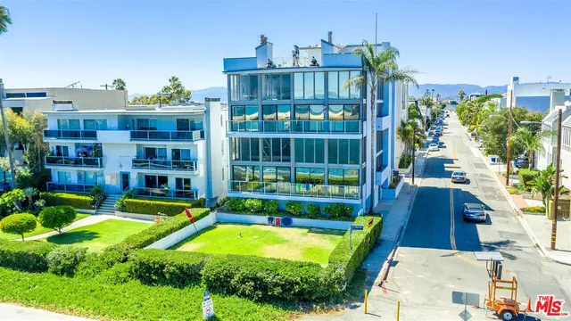 $2,875,000 | 5515 Pacific Avenue, Unit 1, Marina del Rey, CA 90292