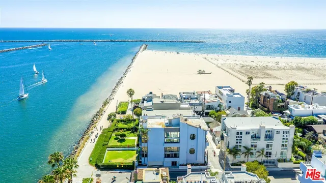 $2,875,000 | 5515 Pacific Avenue, Unit 1, Marina del Rey, CA 90292