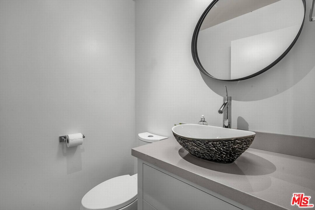 5515 Pacific Avenue, Unit 1 Marina del Rey, CA 90292 - Photo 22 of 45 a bathroom with a toilet a sink and mirror