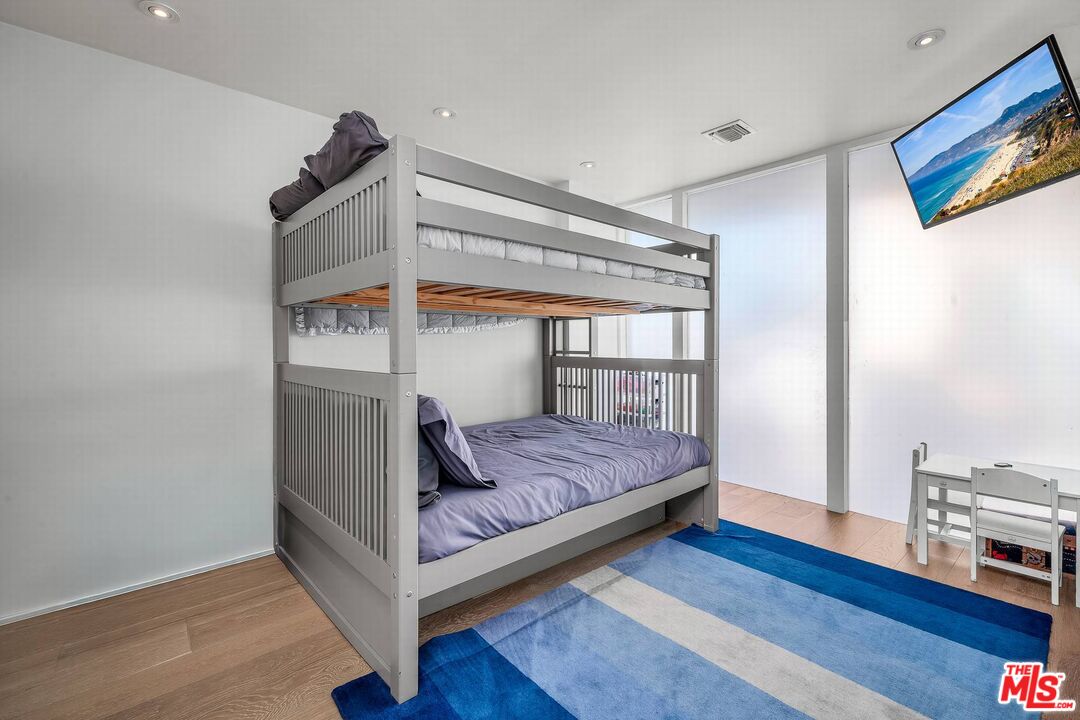 5515 Pacific Avenue, Unit 1 Marina del Rey, CA 90292 - Photo 38 of 45 a bedroom with a bed and a window