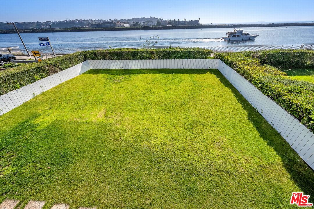 5515 Pacific Avenue, Unit 1 Marina del Rey, CA 90292 - Photo 44 of 45 a view of a swimming pool and outdoor space