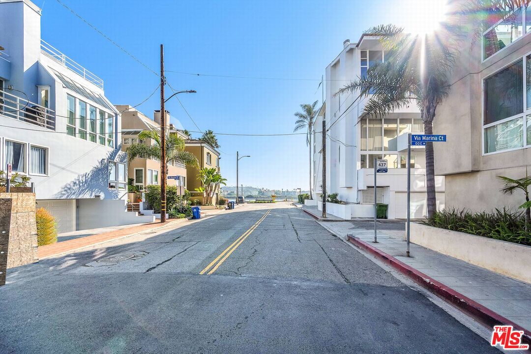 5515 Pacific Avenue, Unit 1 Marina del Rey, CA 90292 - Photo 45 of 45 a view of a street with buildings