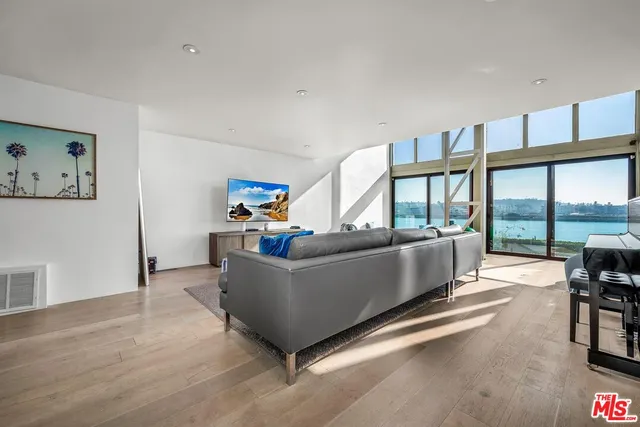 $2,875,000 | 5515 Pacific Avenue, Unit 1, Marina del Rey, CA 90292