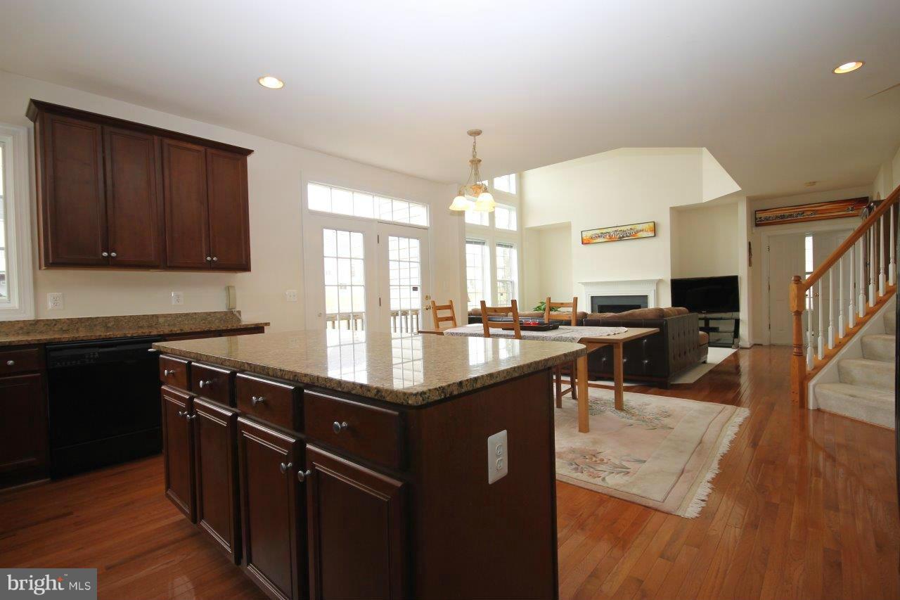 8732 Raleigh Mews Gainesville, VA 20155 - Photo 4 of 30 Kitchen