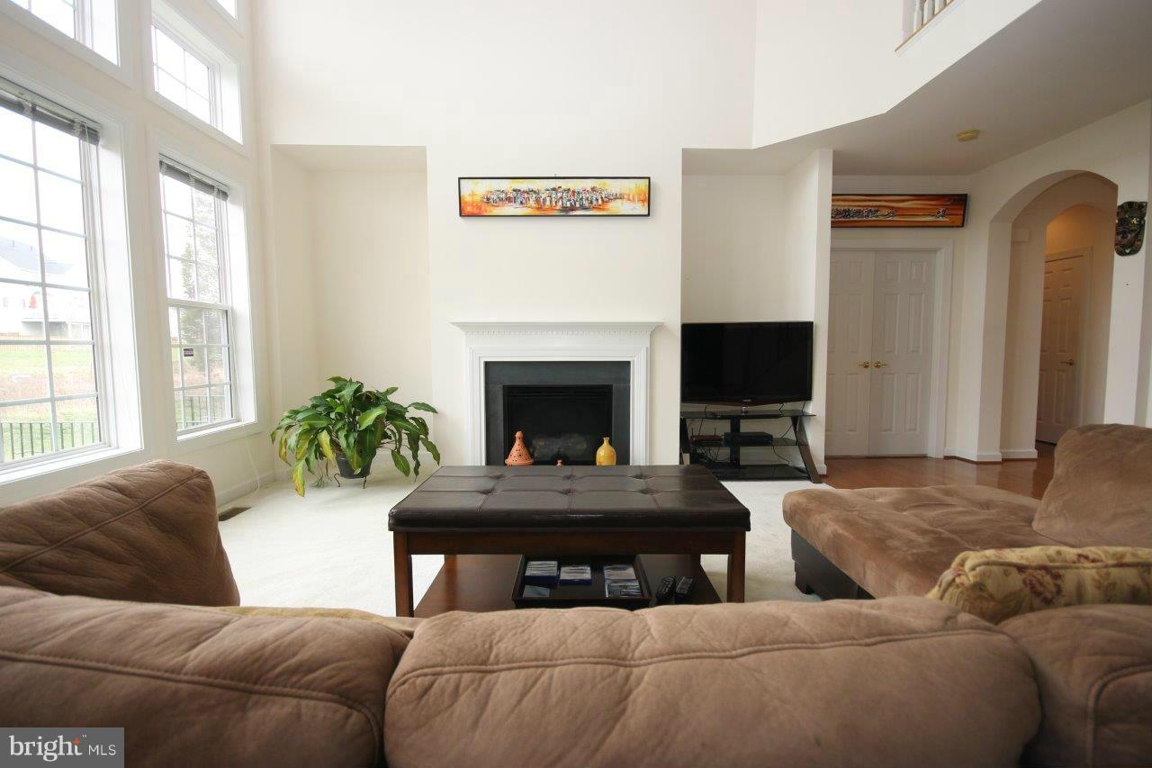 8732 Raleigh Mews Gainesville, VA 20155 - Photo 6 of 30 Family Room