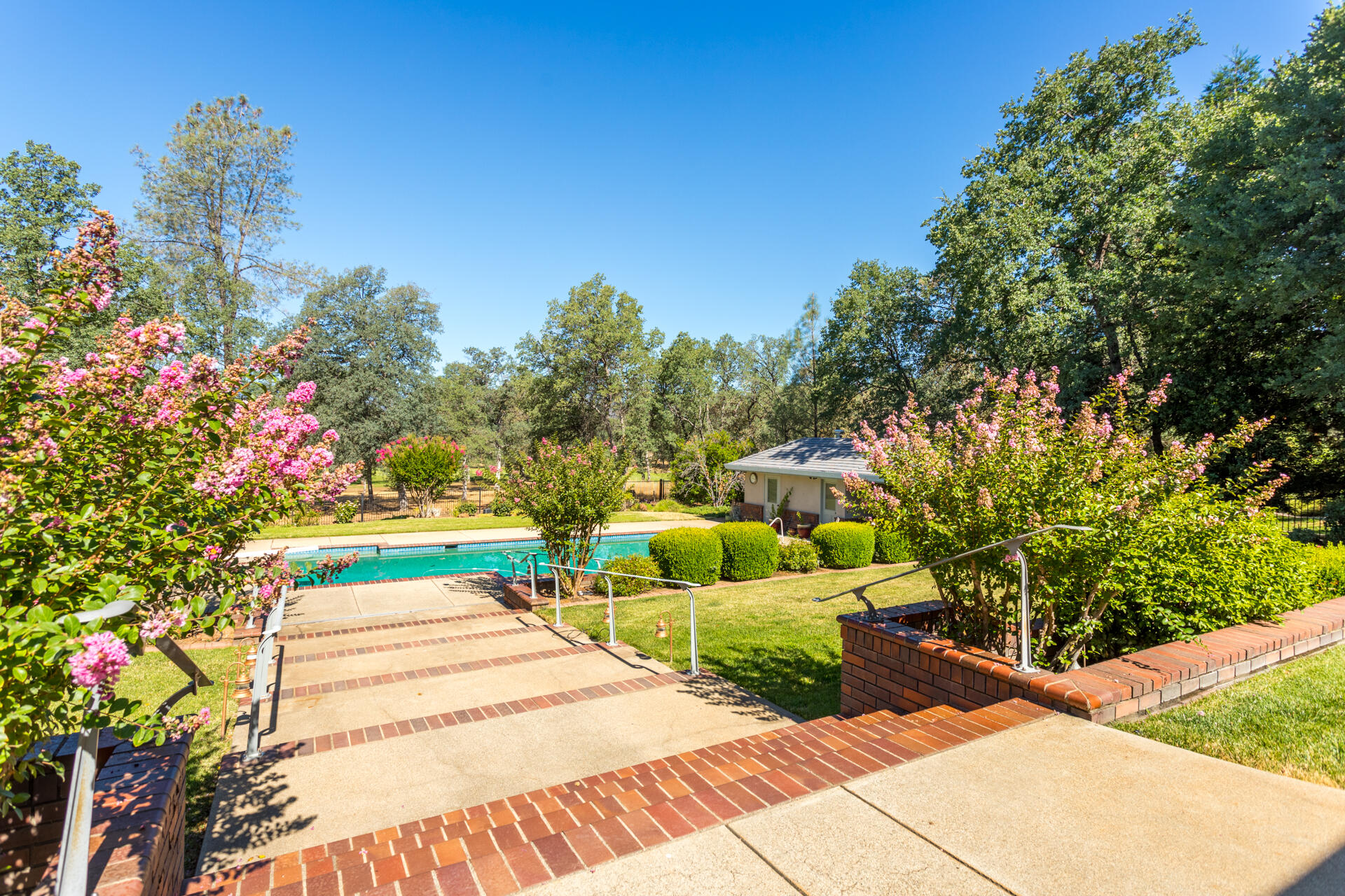 13276 Tierra Heights Road Redding, CA 96003 - Photo 28 of 43 IMG_2327-HDR