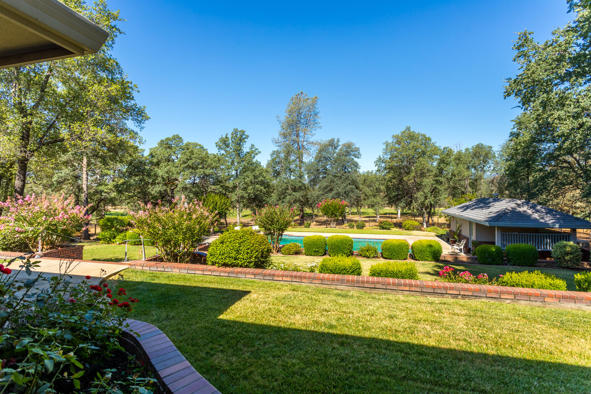 13276 Tierra Heights Road Redding, CA 96003 - Photo 29 of 43 IMG_2324-HDR