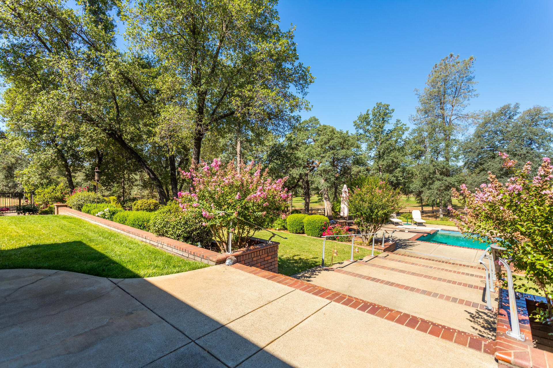13276 Tierra Heights Road Redding, CA 96003 - Photo 35 of 43 IMG_2363-HDR