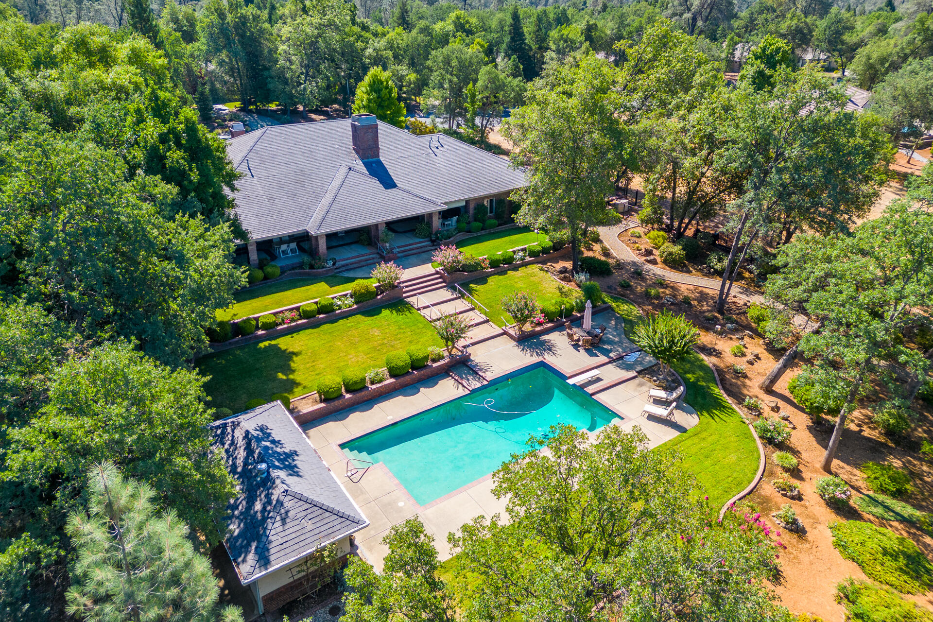 13276 Tierra Heights Road Redding, CA 96003 - Photo 4 of 43 DJI_0489-HDR