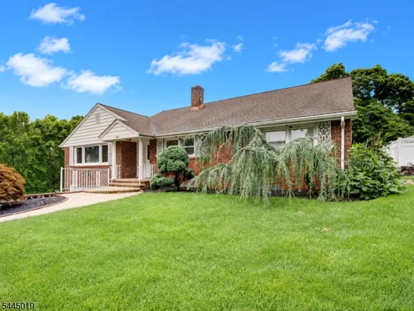 $999,999 | 441 North 15th Street, Kenilworth, NJ 07033