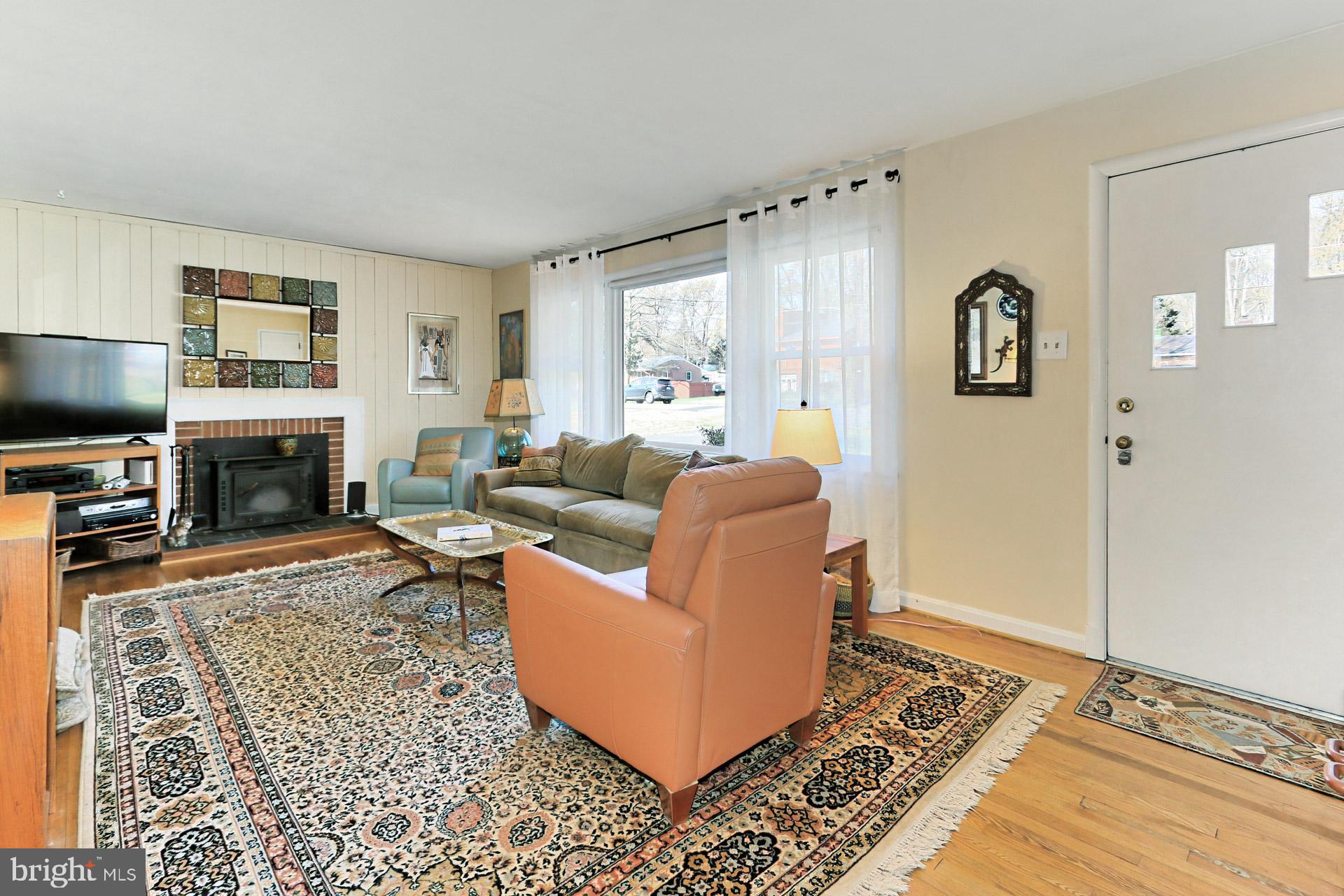 6523 Hackberry Street Springfield, VA 22150 - Photo 4 of 42