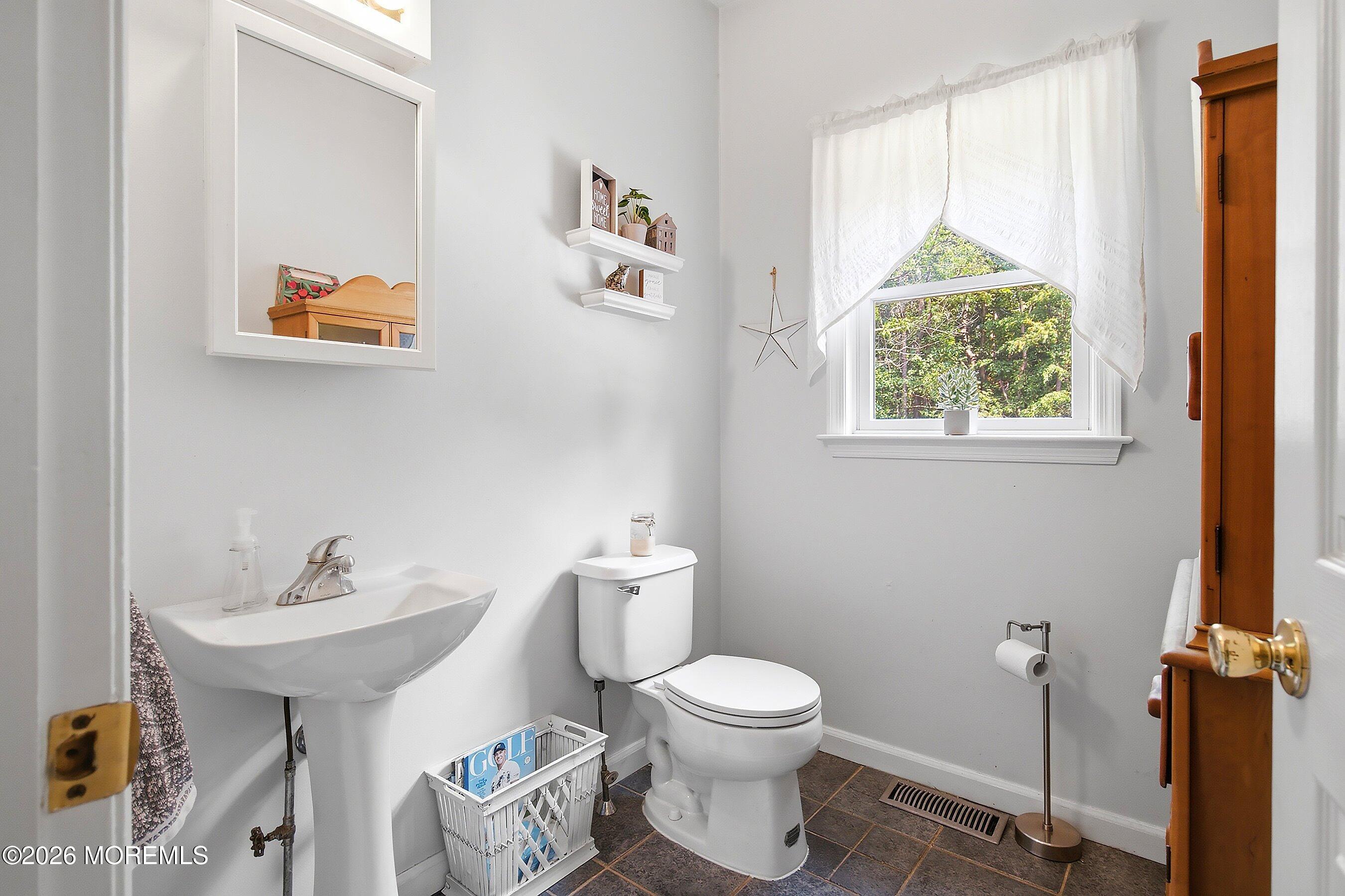 141 Five Points Road Colts Neck, NJ 07722 - Photo 20 of 40 Powder Room