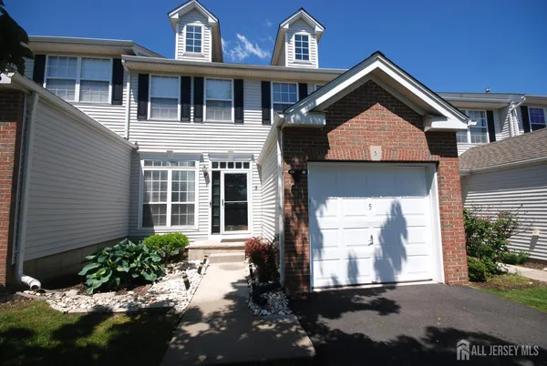 $575,000 | 5 Schlottfeld Lane, Parlin, NJ 08859