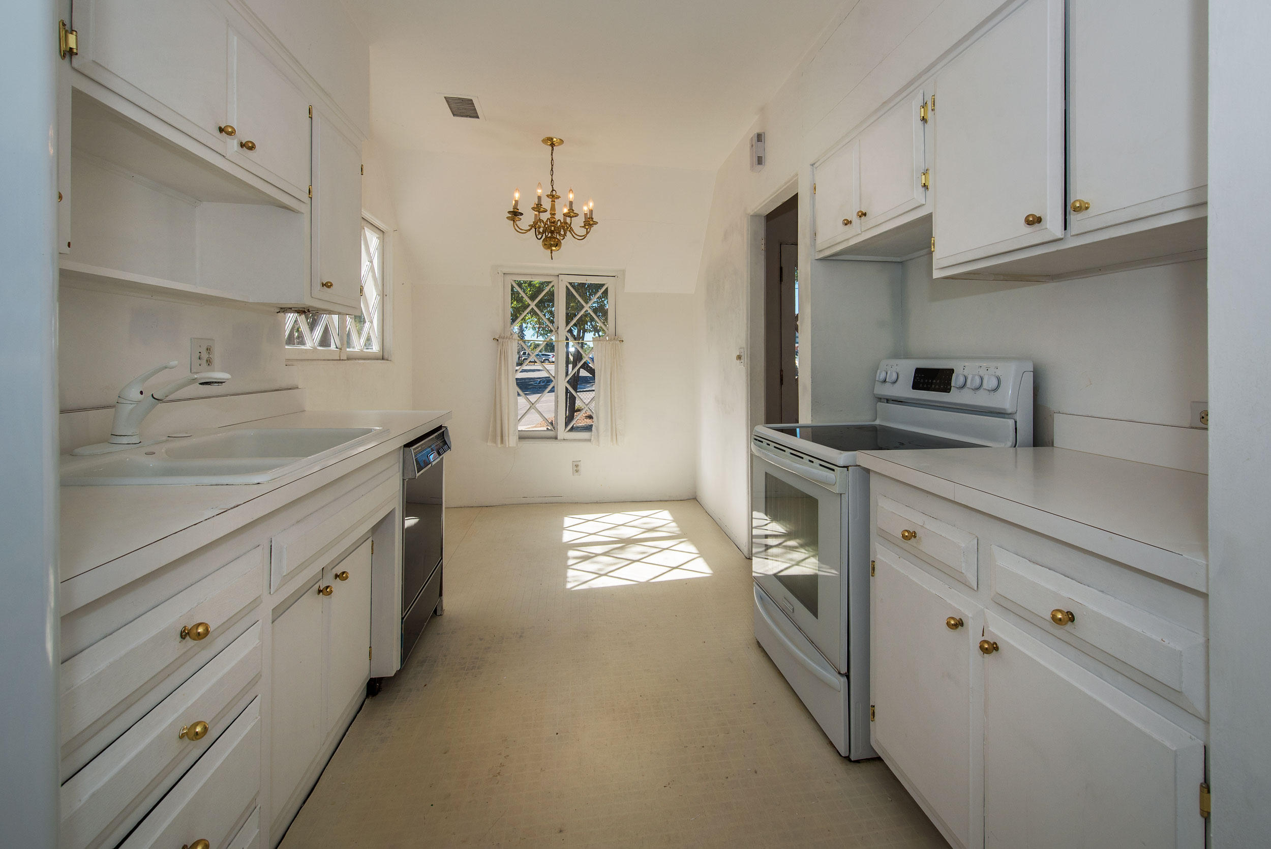 2622 Las Positas Road Santa Barbara, CA 93105 - Photo 7 of 22 8web