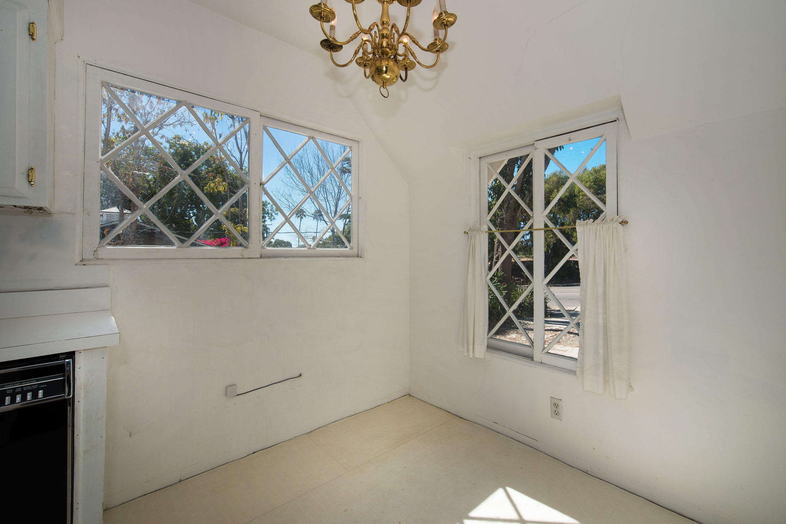 2622 Las Positas Road Santa Barbara, CA 93105 - Photo 8 of 22 13web