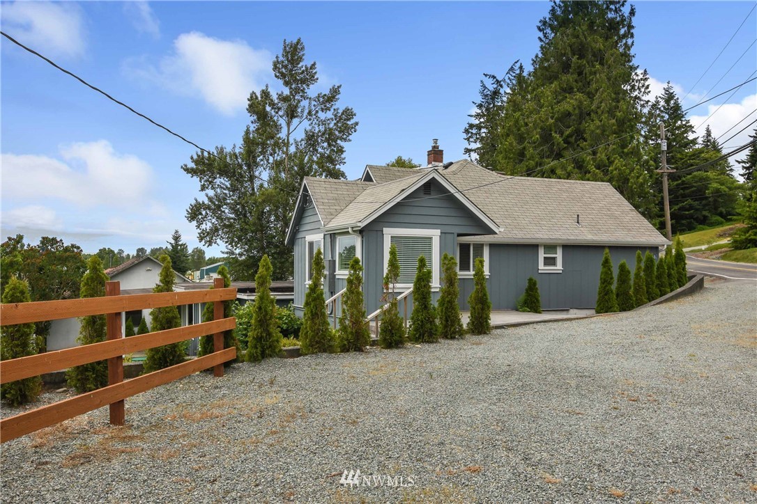 16768 Blodgett Road Mount Vernon, WA 98274 - Photo 3 of 25 Gallery Image 3